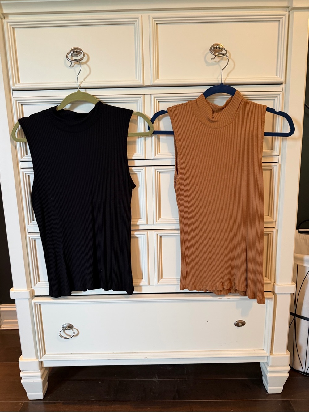 Rachel Zoe Ribbed Mock Neck Tank Top - Black & Camel